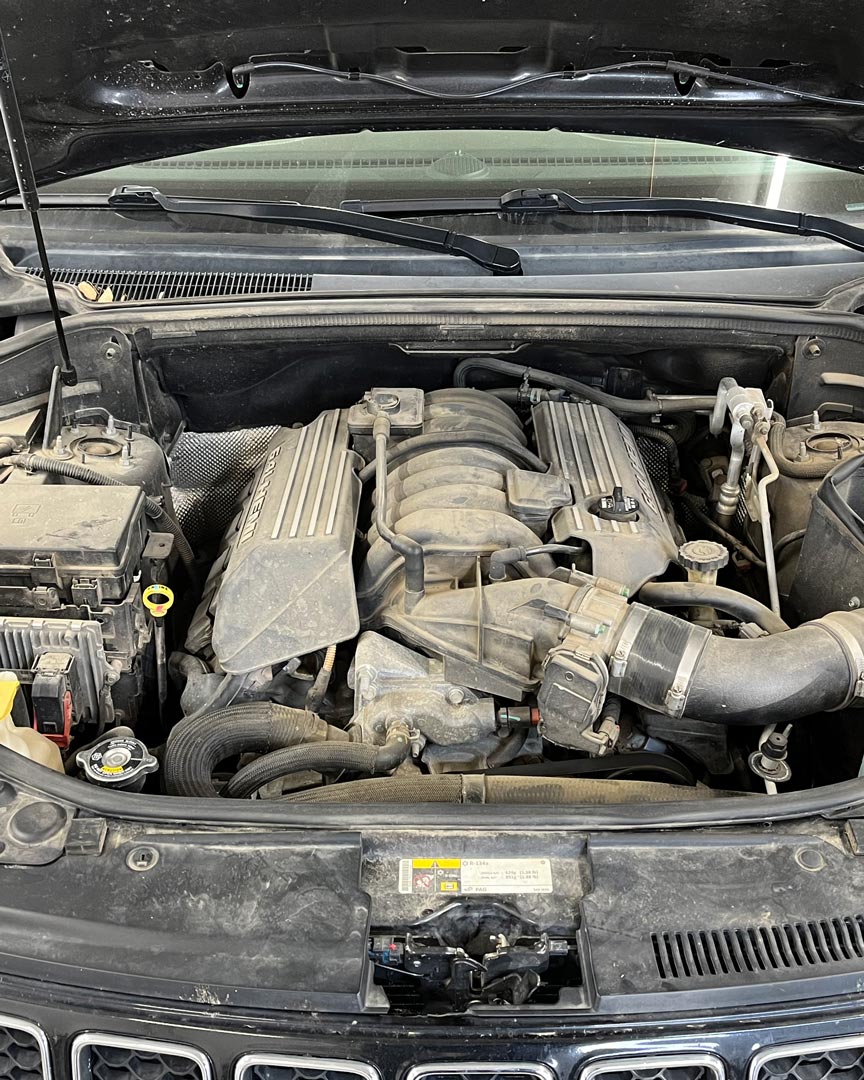 car-engine-is-dirty-before-01