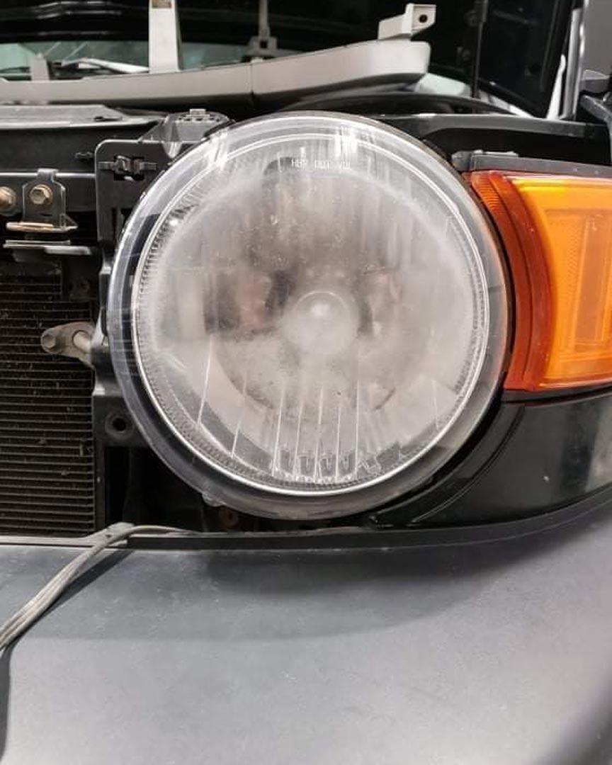 car-light-is-dirty-before-03